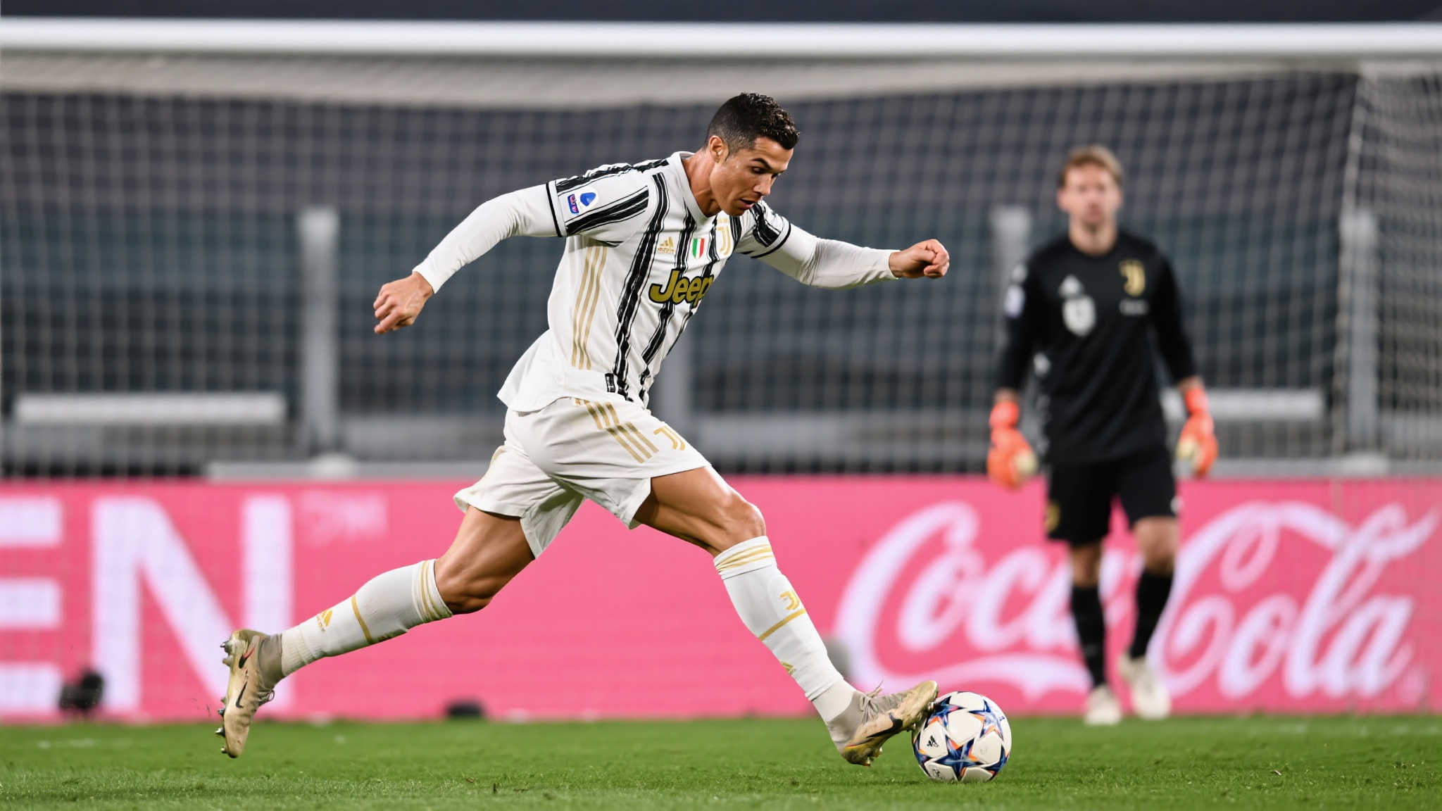 纳格尔斯曼:C罗依然具备威胁,维蒂尼亚闪耀欧冠赛场 尽管已经38岁,克里斯蒂亚诺·罗纳尔多依旧活跃于顶